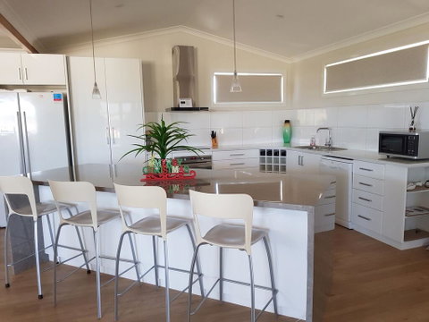 Cozzys Condo Luxury Beach House - Internet Find 3