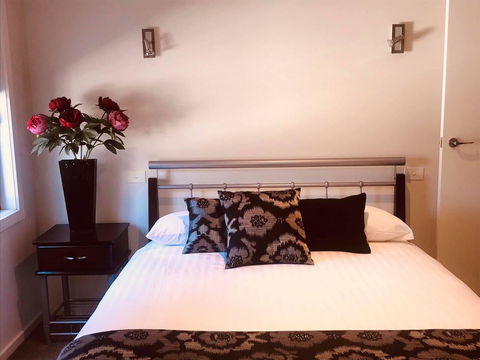 Creekside Apartment - Renee 0