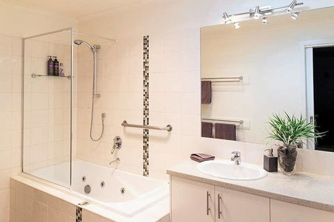 Creekside Apartment - Renee 2