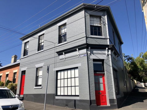 Cromwell Apartment - 3 Red Doors Battery Point - Internet Find 0