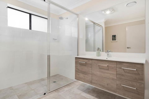 Crooked Lane Apartment - Internet Find 3
