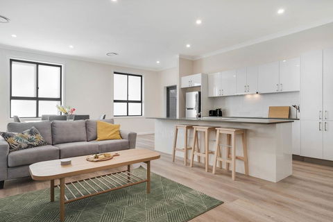 Crooked Lane Apartment - Internet Find 0