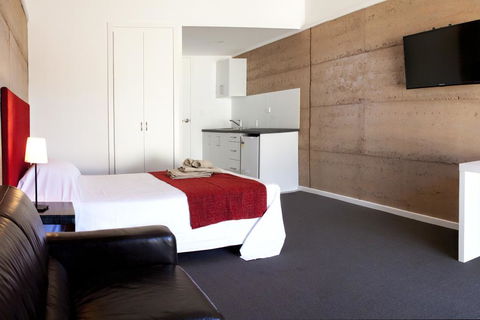 Crossroads Ecomotel - Renee 1