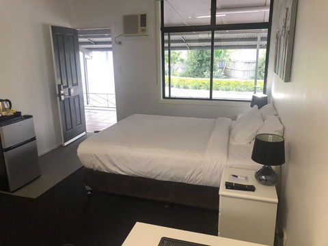 Darra Motel & Conference Centre - Petrol Stations 1