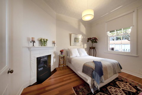 Divine Early-Sydney Home - The Rocks - Swimm 1