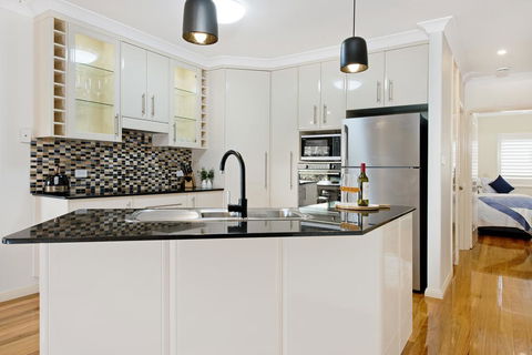 Dolphin Cove - Apt 5 - Internet Find 3