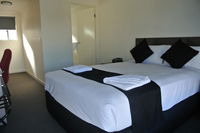 Dooley's Tavern  Motel Springsure