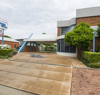 Dubbo RSL Club Motel - Petrol Stations