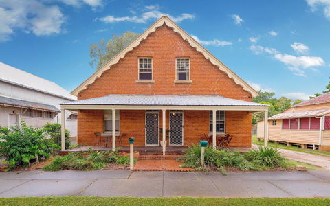 Eliza 1875 Red Brick Duplex Townhouse - Renee 0