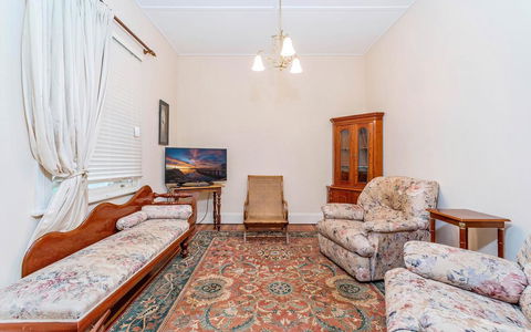 Eliza 1875 Red Brick Duplex Townhouse - Renee 2