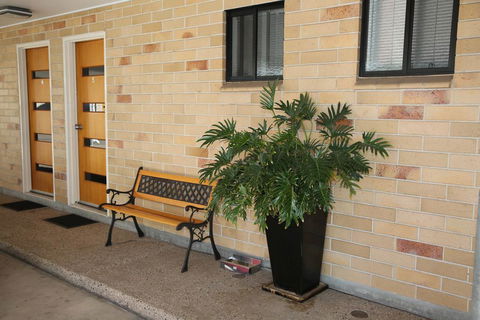 Emerald Central Palms Motel - Internet Find 2