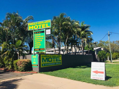 Emerald Highlands Motel - Internet Find 0
