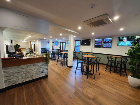 Empire Hotel Goulburn - Renee 2