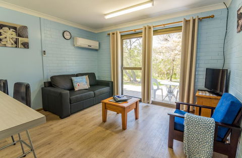 Emu Beach Chalets - Internet Find 1