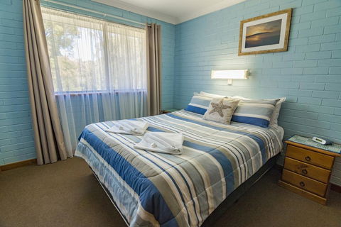 Emu Beach Chalets - Internet Find 2