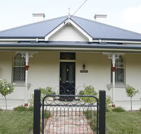 Encore's Delkeith Cottage - Internet Find