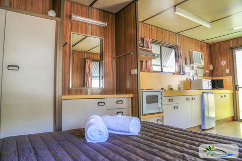 Esk Caravan Park & Rail Trail Motel - Internet Find 1
