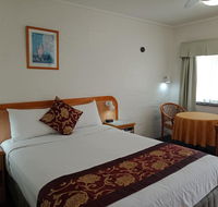 Espana Motel - Renee