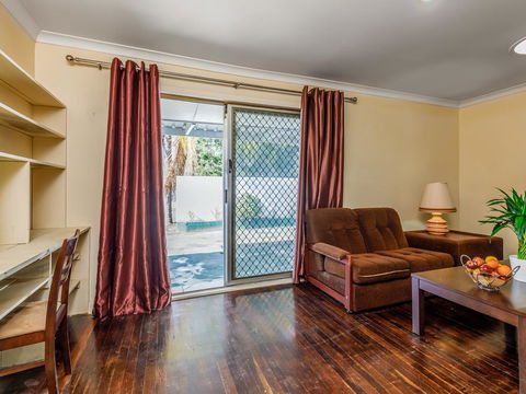 Exclusive Handy Holiday House - Renee 1