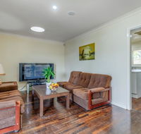 Exclusive Handy Holiday House - Swimm