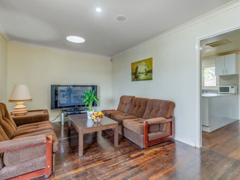 Exclusive Handy Holiday House - Renee 0