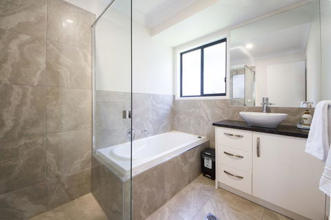 Executive Home Accomodation - Internet Find 2