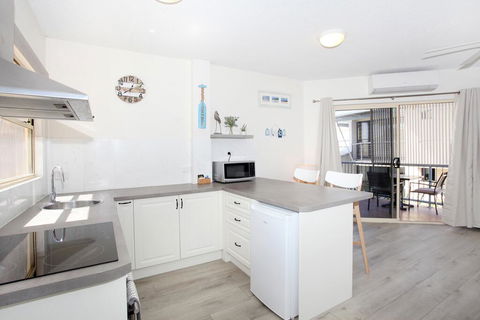 FABULOUS BEACHFRONT POSITION - Internet Find 3