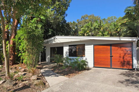 FABULOUS HOLIDAY HIDEAWAY - COOLUM BEACH - Internet Find 3