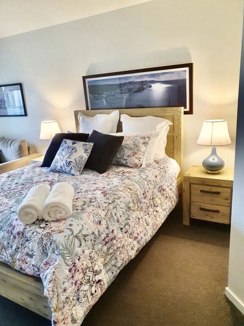 FAMILY ISLAND GETAWAY - BEACHFRONT APARTMENT - Internet Find 3