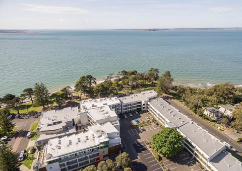 FAMILY ISLAND GETAWAY - BEACHFRONT APARTMENT - Internet Find 0