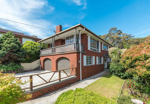 FAMILY With Children Of All Ages - Water/Bridge View - Internet Find 0