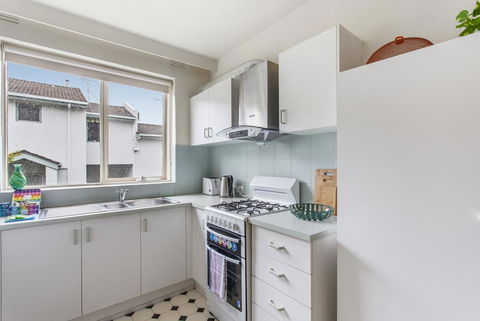 Family-friendly Apartment In Green Glen Iris - Renee 1