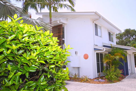 FANTASTIC HOLIDAY UNIT IN A PERFECT LOCATION - Internet Find 0