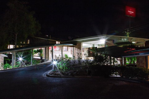 Farnham Court Motel And Restaurant - Renee 1