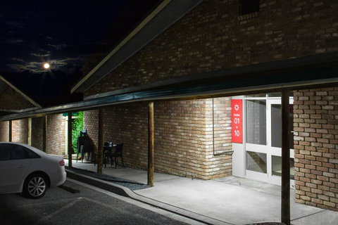 Farnham Court Motel And Restaurant - Renee 2