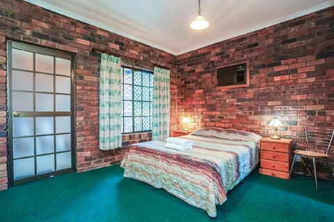 Fernvale Hotel Motel - Internet Find 2
