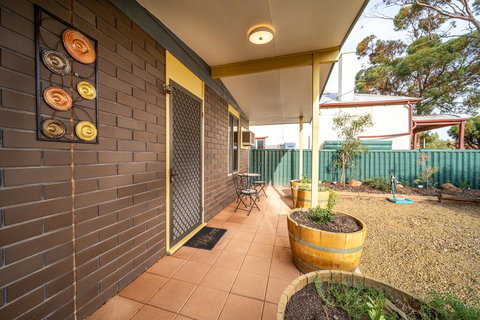 Flinders Ranges Bed And Breakfast - Renee 2