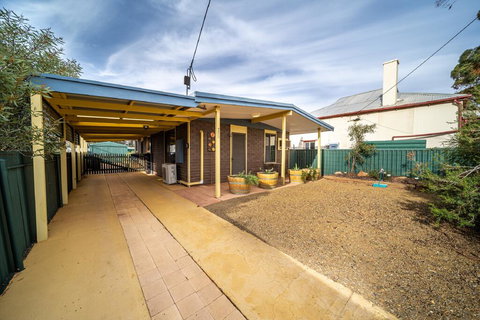 Flinders Ranges Bed And Breakfast - Renee 1