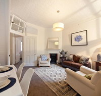 FUN TIMES in HUGE house 1 minute to SYDNEY HARBOUR - Qld Realsetate