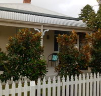 FUNKY COTTAGE - Internet Find