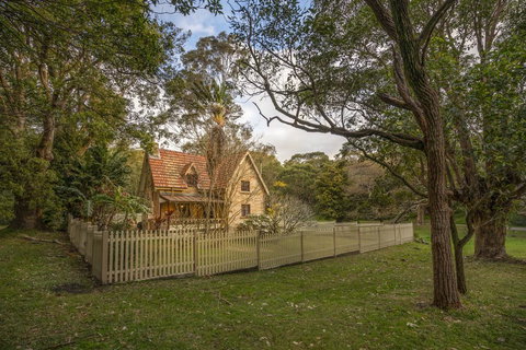 Gardeners Cottage - Internet Find 0