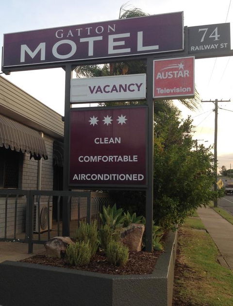 Gatton Motel - Renee 3