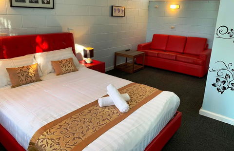 Gazebo Motor Inn - Internet Find 0