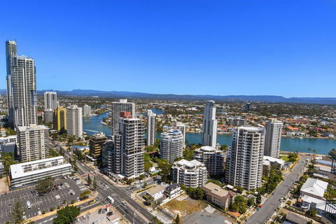 GCR Crown Towers Resort Private Apartment - Petrol Stations 2