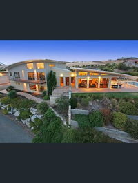Business in Lovely Banks VIC Renee Renee