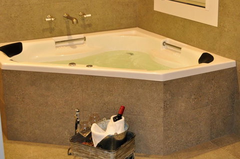 Georges At Hepburn - Miner's Cottage - Swimm 2