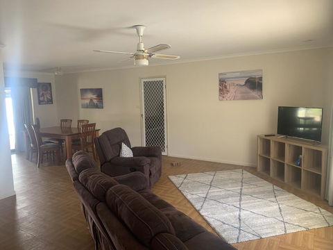 Gin Gin Budget Accommodation - Renee 2