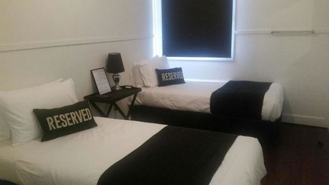 Gin Gin Budget Accommodation - Renee 0