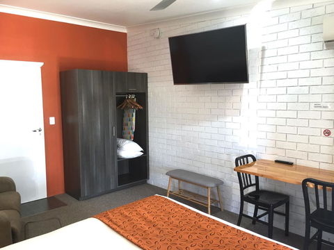 Gin Gin Village Motor Inn Motel - Renee 2