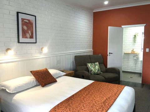 Gin Gin Village Motor Inn Motel - Renee 1
